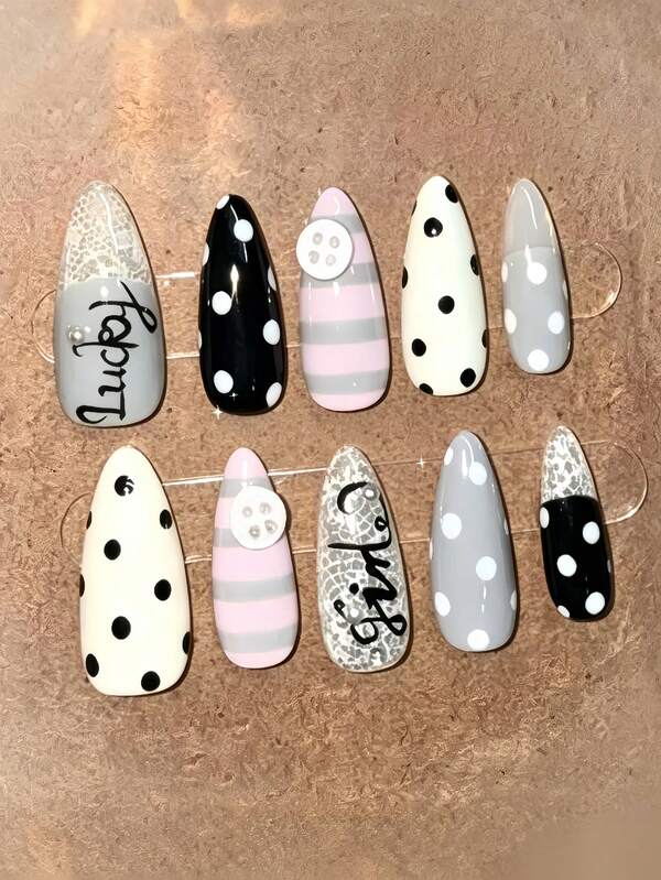 10 Stücke mandelförmige grau-rosa gepunktete Klebenägel, koreanischer minimalistischer verspielter Nagelstil, rissige Spitze mit handgeschriebenem englischem Vintage-Streifenmuster, lange Kunstnägel, Retro-Lässig-Preppy-Stil, vielseitig für den Alltag, minimalistische Gothic-Halloween-Vibe-Nägel, inklusive 1 Jelly-Kleber und 1 Nagelfeile