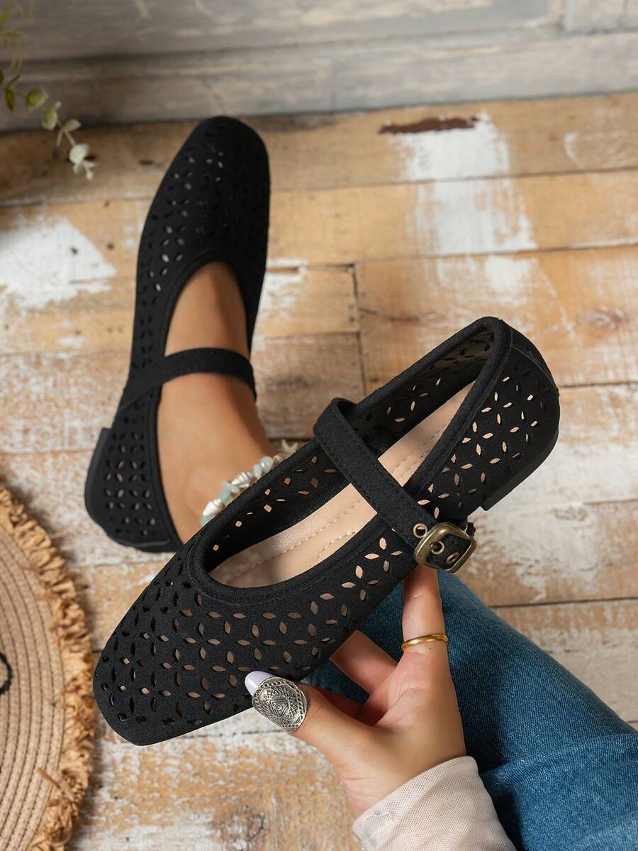 1 Pair Solid Color Bohemian Hollow Out Women's Flat Shoes For Outdoor All Seasons - Black - View 1