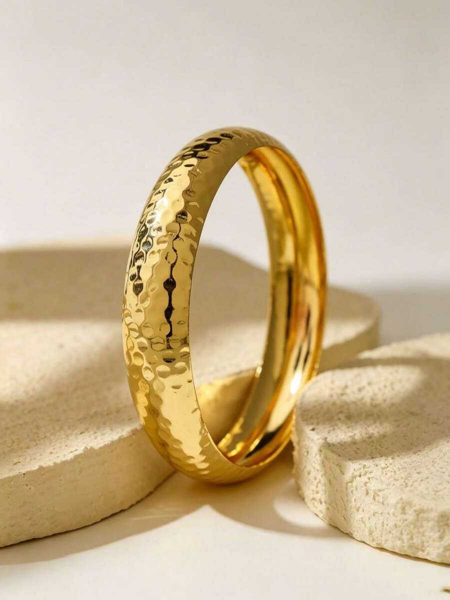1pc European And American Fashion High-End Hammered Textured Vintage Bracelet, Luxury Metal Accessory, Daily Commute Layering Accessory, Versatile For Everyday Wear - Yellow Gold - View 1