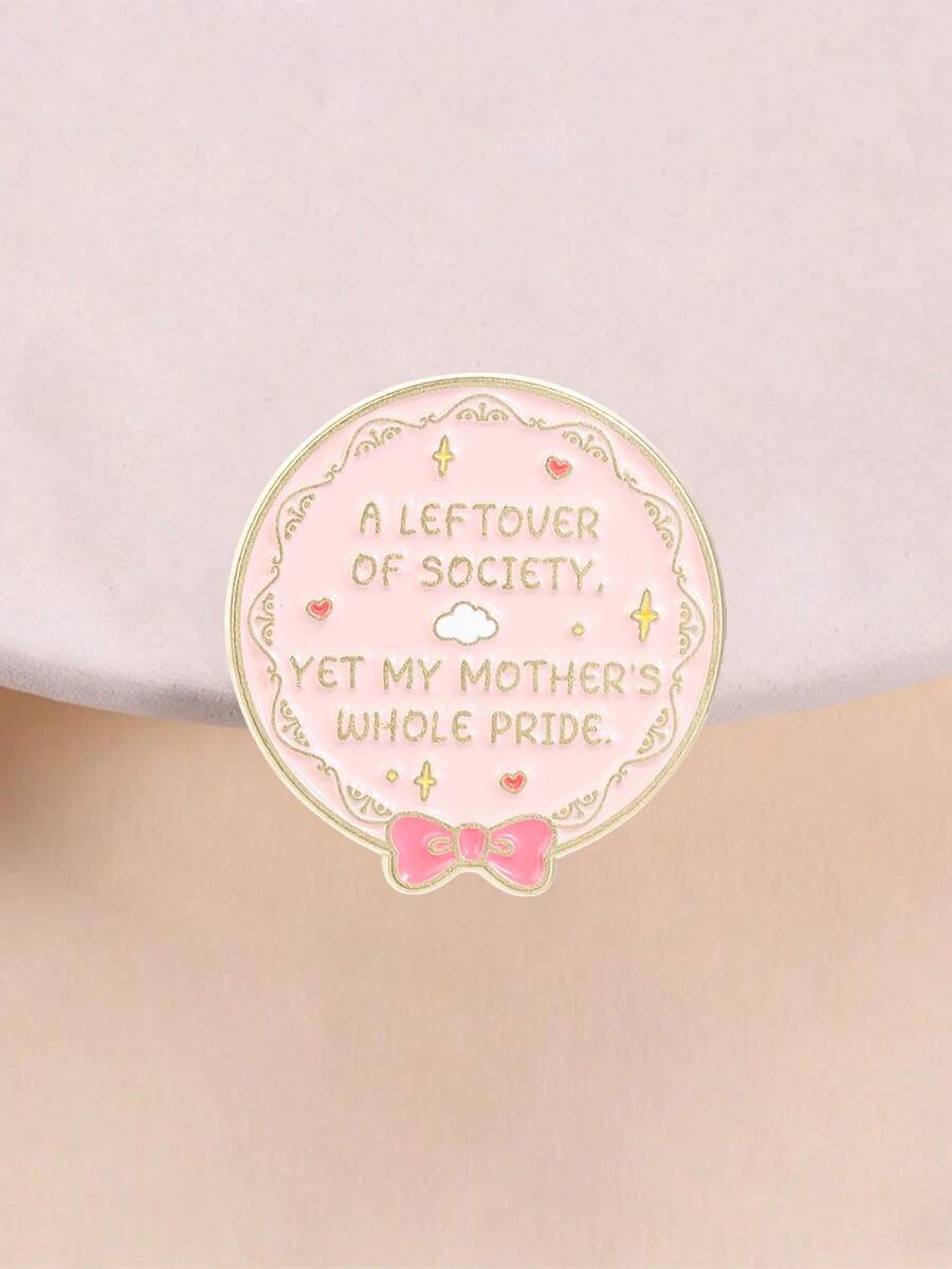 Bros/Pin Enamel Kutipan Manis Klasik dengan Ukiran Emas dan Pita, Lencana Logam Bulat untuk Dekorasi Tas dan Pakaian - Baby Pink - View 1