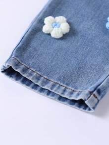 Girls' 3D Contrast Color Floral Decor Washed Semi-Elastic Waist Straight Leg Denim Jeans, Versatile For Daily Wear And Outings All Season - Medium Wash - View 6