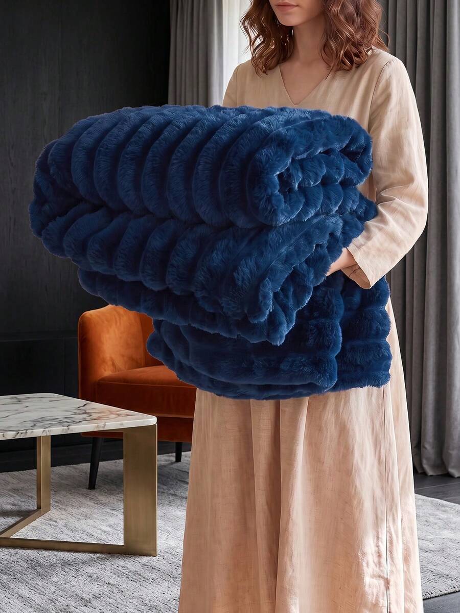 1pc Sofa Blanket, Blue Bed Throw, Comfortable & Warm, Super Skin-Friendly & Breathable, Lightweight & Soft, Minimalist Fashion Design, All-Around Comfort, Suitable For Travel, Nap Blanket, Multiple Sizes Available, Machine Washable