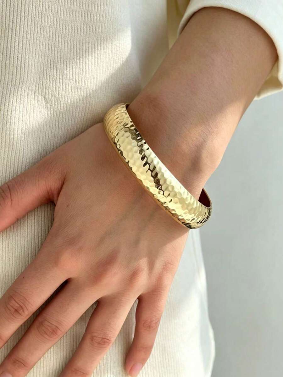 1pc European And American Fashion High-End Hammered Textured Vintage Bracelet, Luxury Metal Accessory, Daily Commute Layering Accessory, Versatile For Everyday Wear - Yellow Gold - View 1