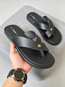 Men's Minimalist Metal Rivet Cross Strap Thong Sandals, Matte PU Upper, Non-Slip Wear-Resistant Rubber Flat Sole, Suitable For Home, Shopping, Beach, Daily Commute, Casual Slippers - Black - View 3