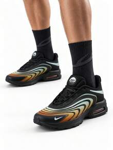 Nike Sepatu olahraga kasual pria terbaru dengan bantalan dan sirkulasi udara yang baik untuk latihan kebugaran. - Hitam/Hijau Oranye - View 1