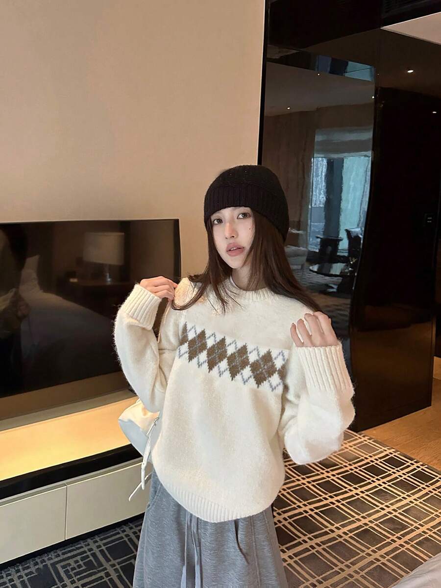 Women's Argyle Round Neck Pullover Sweater, New Autumn/Winter Casual Design Slim Fit Flattering Knit Top (Random Print)