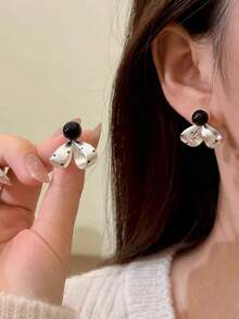 1 Pair Delicate Lace Bow Pearl Earrings, Luxury Elegant Design Versatile Earrings For Women - Silver - View 8