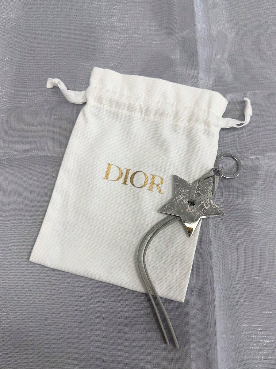 Bolsa de cosméticos con cordón y colgante de estrella de cinco puntas plateada de Dior - Plateado - Ver 1