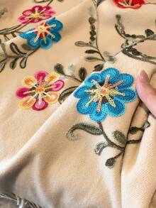 1件女款秋冬仿羊絨花卉刺繡圍巾，加厚保暖流蘇刺繡波希米亞風旅行披肩斗篷 - 杏色 - 查看 3