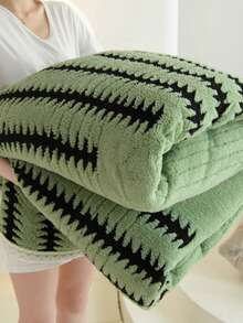 1pc Green Striped Pattern Blanket Throw Bed Blanket, Warm Thick Soft Comfortable Blanket For Home Decor, Suitable For Bed, Sofa, Office, Room Decoration, Dorm, Machine Washable, Suitable For Spring And Autumn Use - Green - View 1