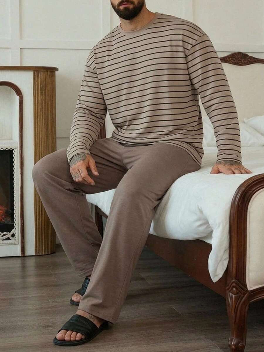 DAZY 2件套男士大碼休閒寬鬆純色圓領長袖上衣(附口袋)與格紋居家褲睡衣套裝 - 摩卡棕 - 查看 1