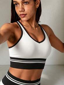 Black & White Contrast Striped Racerback Sports Bra, Stable Support, Suitable For Fitness & Streetwear, Contrast Design With Niche Aesthetic - Black and White - View 7