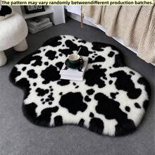 1件不對稱黑白奶牛紋仿兔毛地毯，柔軟蓬鬆動物圖案仿兔毛地毯，適用於臥室客廳家居裝飾，門墊，小地毯，歡迎墊，地毯，地板墊，廚房地毯，家居裝飾，前門墊，區域小地毯，家居裝飾，區域地毯，花園地毯，毛茸茸地毯，冬季毛絨地毯，冬季主題家居裝飾 - 黑與白 - 查看 3