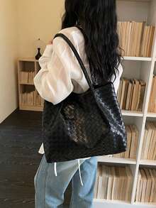 Tas Tote Anyaman Minimalis dengan Tekstur Persegi yang Saling Terkait, Pegangan Panjang Anyaman yang Senada, Badan Tas yang Lembut dan Lentur dengan Kapasitas Besar, Tas Bahu Gaya Vintage untuk Aktivitas Sehari-hari, Belanja, dan Perjalanan, Tas Tangan Bahu Serbaguna - Hitam - View 4