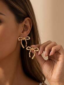 1 Pair Elegant Minimalist Textured Sweet Bow Earrings Suitable For Wedding, Festival, Party, Casual Wear - Gold - View 2