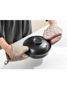 1pc Fish Pattern Silicone Heat Resistant Glove, Thickened Anti-Scald Pot Glove, Non-Slip Kitchen Glove For Baking, Roasting And Daily Cooking, With Cute Fish Pattern Silicone Surface, Adds Fun To Kitchen Baking, Thickened Composite Fabric With Silicone Surface Effectively Blocks High Temperature, Prevents Burns When Handling Hot Pots And Baking Trays, Raised Fish Pattern Increases Friction For Secure Grip On Cookware, Fine Stitching Prevents Tearing, With Hanging Loop For Easy Storage - View 6