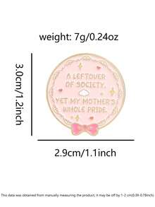 Bros/Pin Enamel Kutipan Manis Klasik dengan Ukiran Emas dan Pita, Lencana Logam Bulat untuk Dekorasi Tas dan Pakaian - Baby Pink - View 2