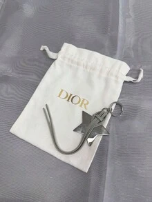 Bolsa de cosméticos con cordón y colgante de estrella de cinco puntas plateada de Dior - Plateado - Ver 2