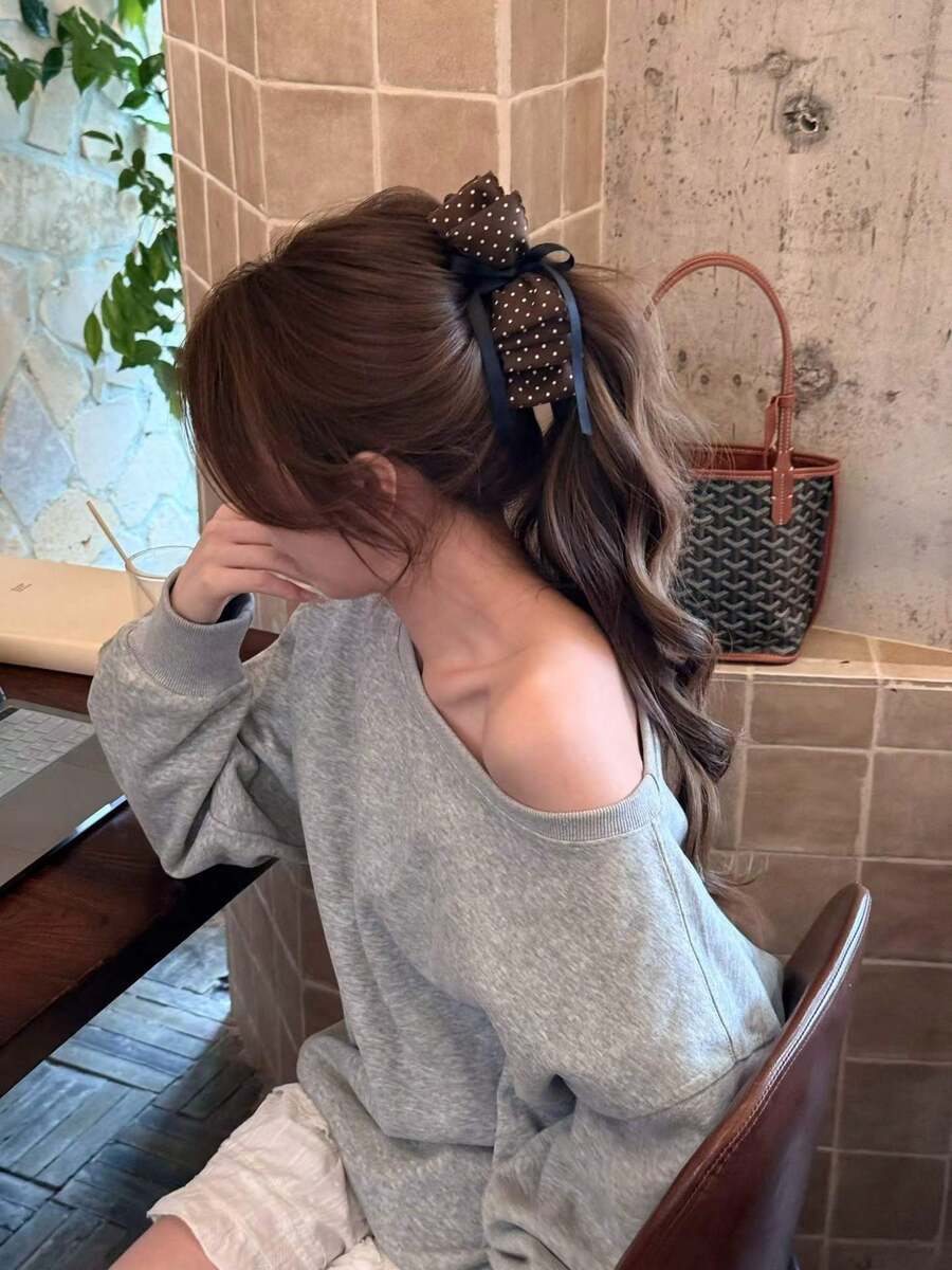 قطعة واحدة مشبك شعر موز بنقاط بولكا وفيونكة للنساء، مشبك شعر طويل لطيف بشريط، إكسسوار موضة للحفلات والمواعدة والارتداء اليومي - متعدد الألوان - مشاهدة 1
