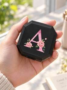 便攜式分格藥盒，粉色牡丹花 A-Z 字母圖案，粉色牡丹花設計，便攜式醫療急救包，6格膠囊收納盒，旅行藥盒，大容量藥盒，適合露營、度假、外出、出差、返校、宿舍、生日禮物、護士節、聖誕節、復活節 - 彩色 - 查看 7