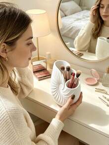 Fashion Shell Spiral Toothbrush Holder, Creative Shell Spiral Storage Box, 3-Slot Toothbrush Cup Storage Box, Desktop Storage Rack, Multi-Functional Storage Rack. Suitable For Bathroom, Bedroom, Office And Other Scenes. - Multicolor - View 1