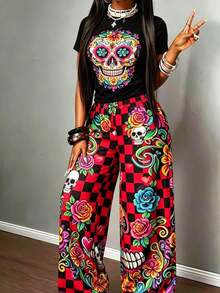 playera holgada negra de manga corta con estampado de calavera floral multicolor pantalones anchos a cuadros rojo y negro sin bolsillos con rosas, calaveras y corazones estilo Día de Muertos - Negro 03 - Ver 2