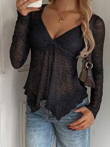 SCARLUX Fall Women Y2K Fitted Top, Black Floral Lace Surplice V‑Neck, Asymmetrical Hem Tee For Back To School, Street Fits, Daily Commute - Black - View 2