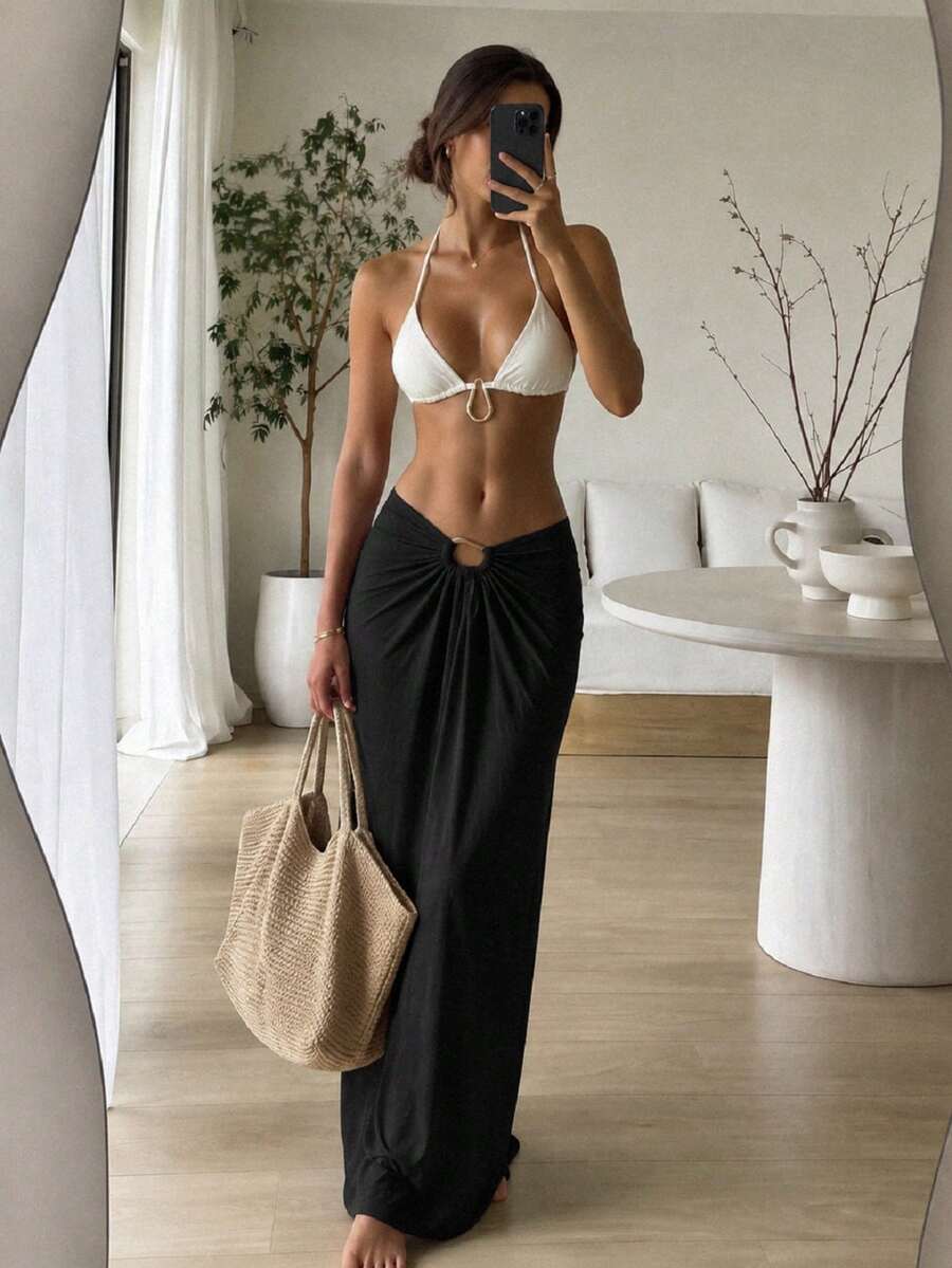 HOTTIE HABIT 女款黑白拼色掛脖三角比基尼三件套,高衩抓皺環扣細節遮陽裙,夏季海灘度假 - 黑與白 - 查看 1