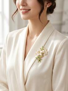 Lily Flower Brooch, Fresh White Floral Plant Decoration, Versatile Accessory For Suits, Coats, Sweaters, Bags, Elegant Decorative Badge For Holiday Gifts - A - View 5