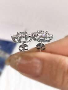 1pc Moissanite Stud Earrings, Romantic Style, 0.5CT Full Pave Flower Design, Suitable For Women's Party Wear - Silver - View 4