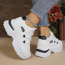 Söta dad-sneakers för kvinnor med hjärtdekor och tjock sula, vit PU-ovandel med svart hjärtmönster, tjock segmenterad sula, snörning, lämpliga för dagliga utflykter och pendling, bekväma och trötthetsfria skor - Svart och Vitt - Visa 6