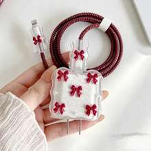 5件組酒紅色蝴蝶結與珠飾設計手機充電器保護套組 20W/18W，充電線保護套、充電頭保護殼，適用於 iPhone 13/16/15/14 充電器 - 酒紅色 - 查看 2