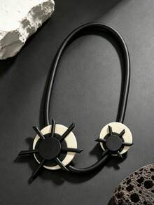 MARLIWOO 1pc Black & White Exaggerated Sun Collar Necklace, Vintage Niche EMO Gothic Style Party Neck Accessory - Black and White - View 3
