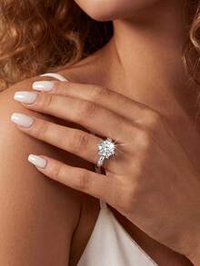 1 buah Cincin Moissanite Gaya Klasik 2CT Cincin Berlian Solitaire 6-Prong, Sempurna untuk Pertunangan dan Pernikahan Wanita - Perak - View 6