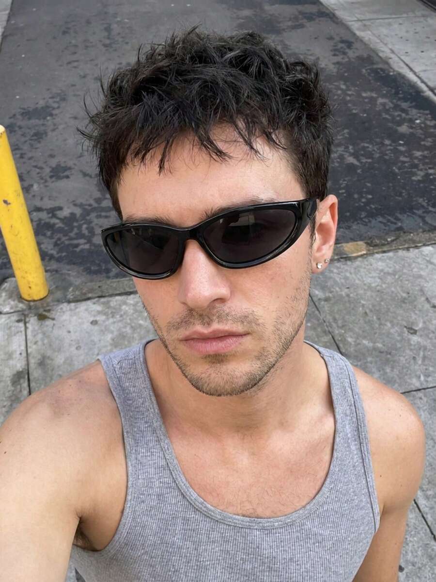 1 Pair Black Rim Design Small Frame Fashion Glasses, Featuring Y2K Style Avant-Garde Design; Narrow Frame Design, Highly Futuristic. These Glasses Are Perfect For Street Style Enthusiasts And An Ideal Choice For Fashion-Forward Men. - Black - View 1