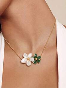 Vintage Enamel Floral Necklace, White & Green Dual Flower Pendant, Gold-Plated Delicate Chain Necklace, Women's Fashion Accessory - Multicolor - View 1