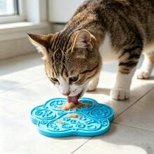 1pc Pet Slow Feeder Licking Mat, Cat Paw Shaped Silicone Licking Mat, Universal For Cats And Dogs, Multi-Texture Maze Soothing Mat - 1 Pc - View 5