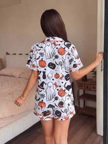 Conjunto de pijama de 2 piezas para mujer con estampado de Halloween pintado a mano estilo vintage, manga corta, top tipo cárdigan con cuello y shorts, nuevo para verano, suave, amigable con la piel, transpirable y ligero, ropa de casa que también se puede usar fuera, corte holgado casual, favorecedor para todo tipo de Body, disponible en varias tallas, estilo dulce y juvenil, versátil y atemporal, conjunto esencial de ropa de dormir cómoda para mujer, equilibrio entre moda y comodidad, adecuado para diversos escenarios del hogar - Blanco - Ver 2