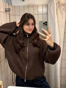 Cardigan Rajut Bergaris Cokelat Tua Wanita dengan Resleting, Jaket Sweater Longgar Leher Tinggi dan Bahu Jatuh, Pakaian Luar Kasual Nyaman untuk Musim Gugur/Dingin - Coffee Brown - View 2