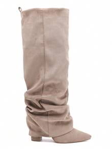 Draped Suede Over-The-Knee Boots – A Sculptural Look
Architectural Volume With Fluid Pleats - Khaki - View 3