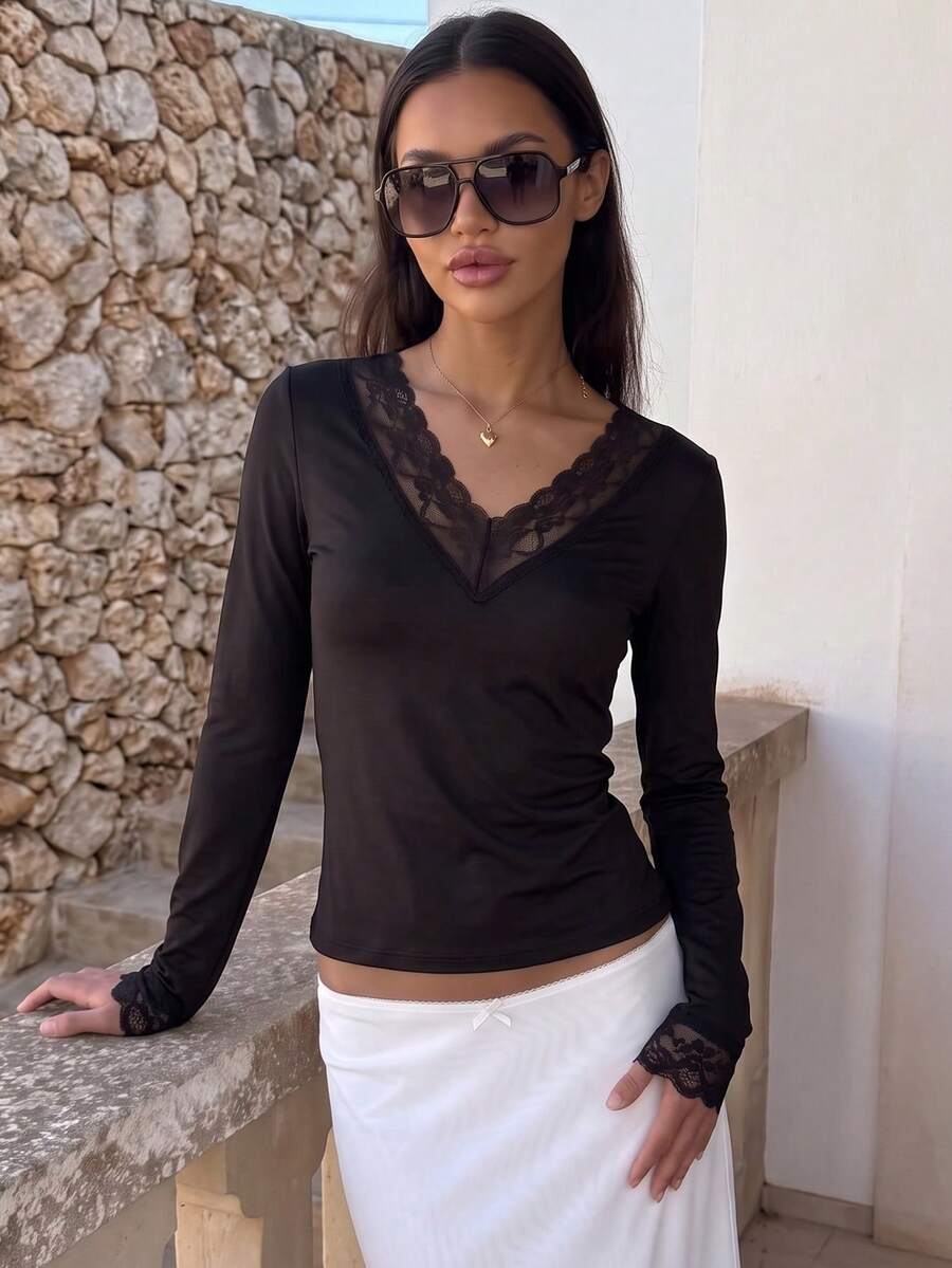 Solid Color V-Neck Lace Patchwork Base Layer Top For Women, Elastic Slim Fit Bell Sleeve Atmospheric Inner Layer Long Sleeve Blouse, Suitable For Autumn/Winter Layering And Casual Gatherings - Black - View 1