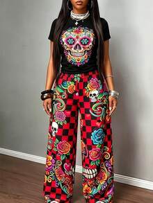 playera holgada negra de manga corta con estampado de calavera floral multicolor pantalones anchos a cuadros rojo y negro sin bolsillos con rosas, calaveras y corazones estilo Día de Muertos - Negro 03 - Ver 8