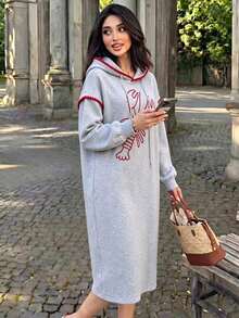 Gaun Sweatshirt Berkerudung Bordir Lobster Abu-abu untuk Wanita, Gaun Sweatshirt Panjang Longgar dengan Belahan Samping dan Trim Bergelombang Merah - Grey - View 3