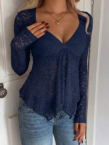 SCARLUX 女款 Y2K 修身上衣，海軍藍花卉蕾絲交叉 V 領，不對稱下擺 T-shirt，適合返校季、街頭風、日常通勤 - 藏青色 - 查看 10
