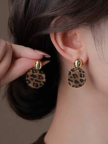 1 Pair Casual Vintage Leopard Print Asymmetrical Earrings, Suitable For Women's Daily Wear, Gatherings And Commuting - Golden Yellow + Brown - View 3
