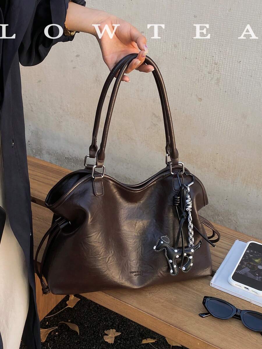 low tea 1pc Fashion PU Fabric Shoulder Tote Bag Suitable For Commuting, Shopping, Etc. (With Pendant)