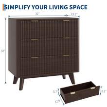 Mesita de Noche Moderna con Diseño Acanalado y 3 Cajones, Tapa Efecto Mármol, Perfil Curvo y Tiradores Dorados, Mesa Auxiliar para Dormitorio, Sala o Pasillo - Café integral - Ver 3