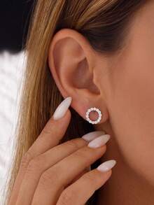 1pc Moissanite Earrings, Exquisite Micro-Inlaid Round Hoop Earrings, Suitable For Women's Daily Wear And Gatherings - Circle Moissanite Earrings - View 4