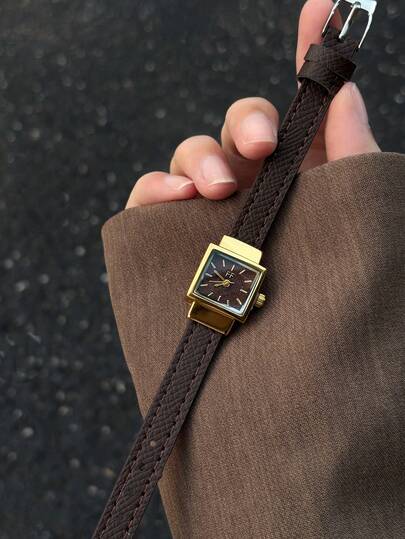 1 Peça Relógio de Quartzo Feminino com Pulseira Marrom Escuro, Mostrador Quadrado Texturizado, Caixa Geométrica em Tom Dourado, Marcadores Minimalistas, Presente Elegante Vintage Britânico