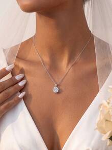 1pc Moissanite Necklace, Fashion 2CT Four-Prong Solitaire Pendant Necklace, Suitable For Women's Daily Wear And Gifting - Silver - View 5